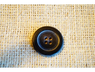 Gombok, gyöngyök, medálok 